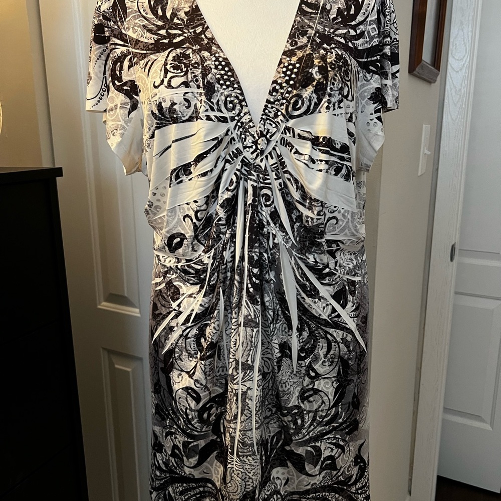 Black and White Patterned Ladies Top